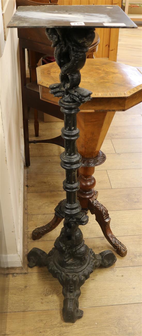 A cast iron pub table base W.31cm